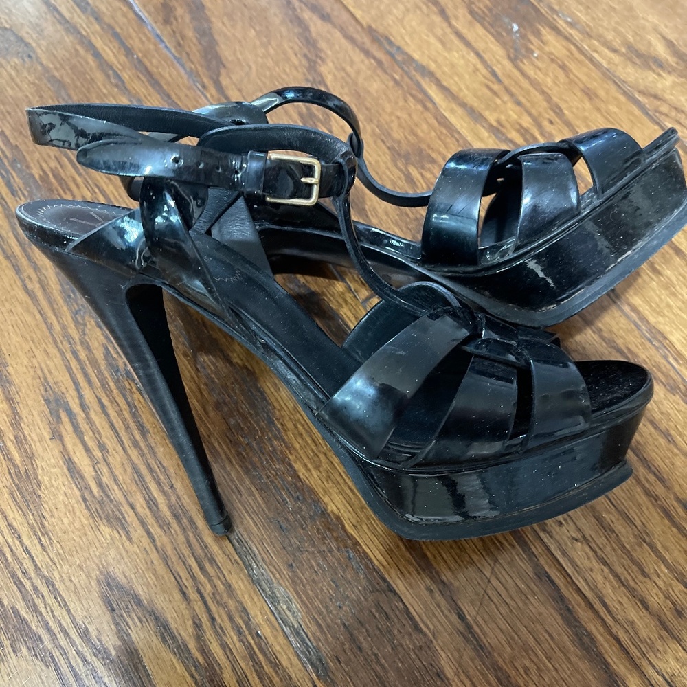 YSL Tribute Platform Sandals In Black Patent Leather